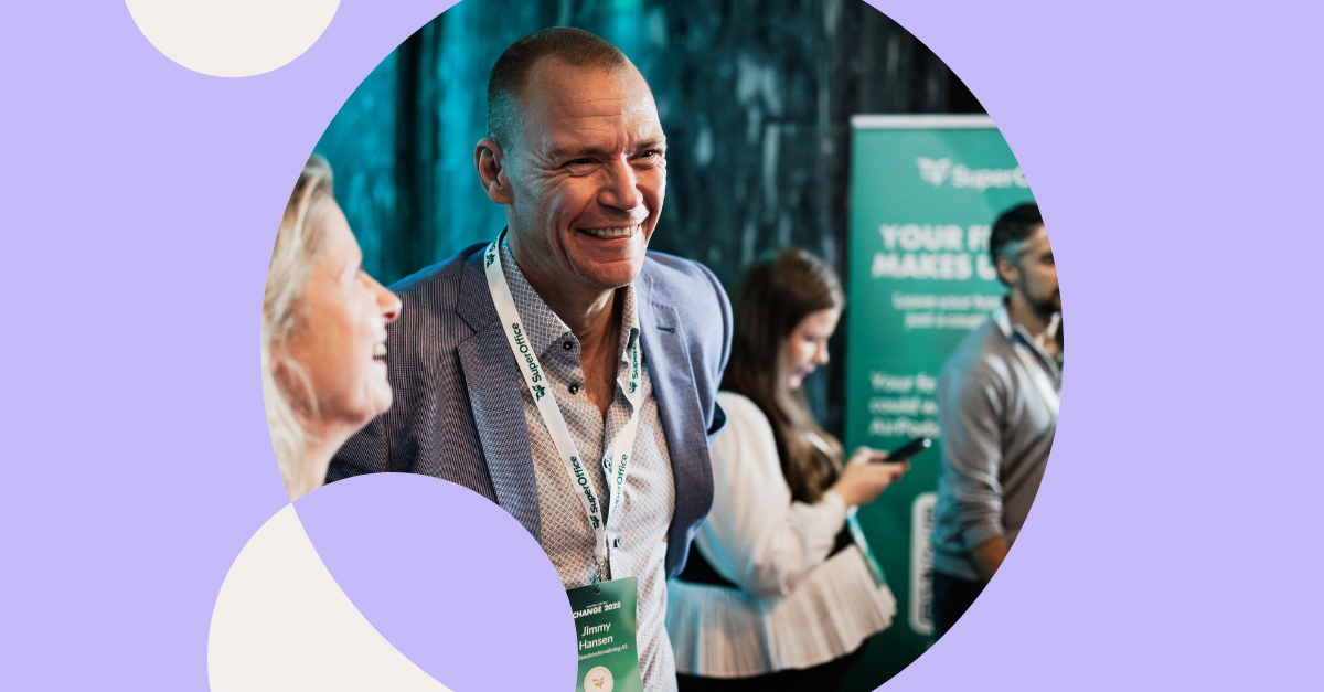 Foto van een man tijdens een evenement