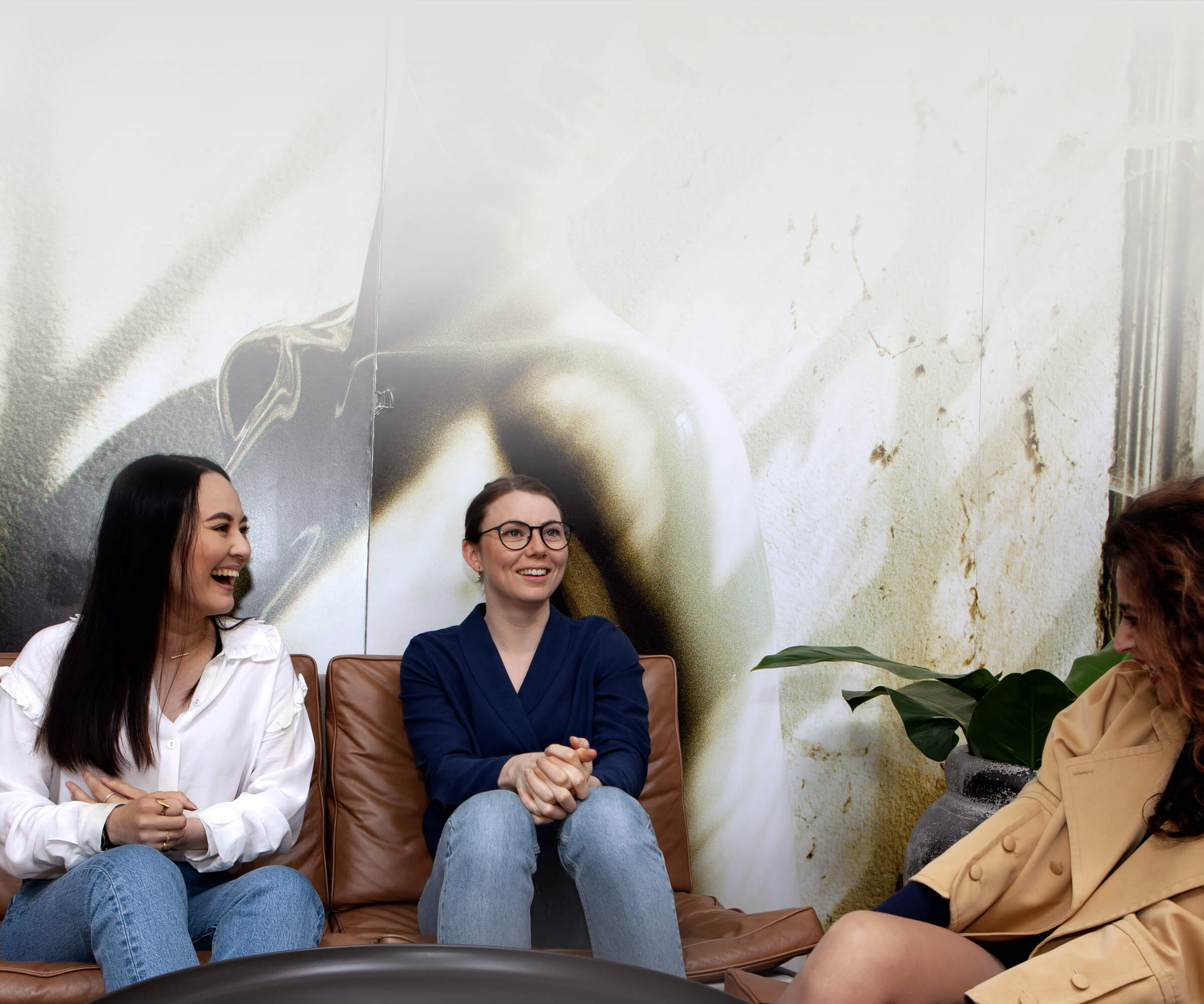 3 vrouw met een informele bijeenkomst